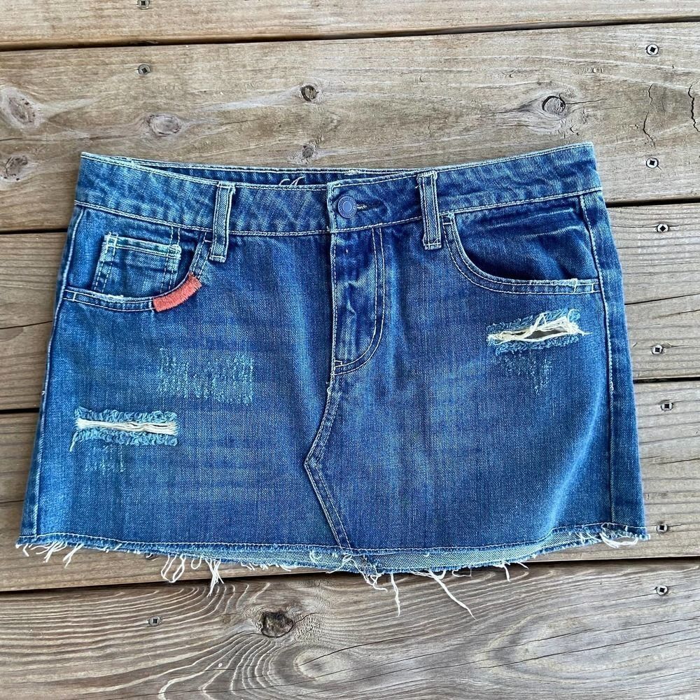American Eagle Medium Wash Denim Mini Skirt Distressed Size 4